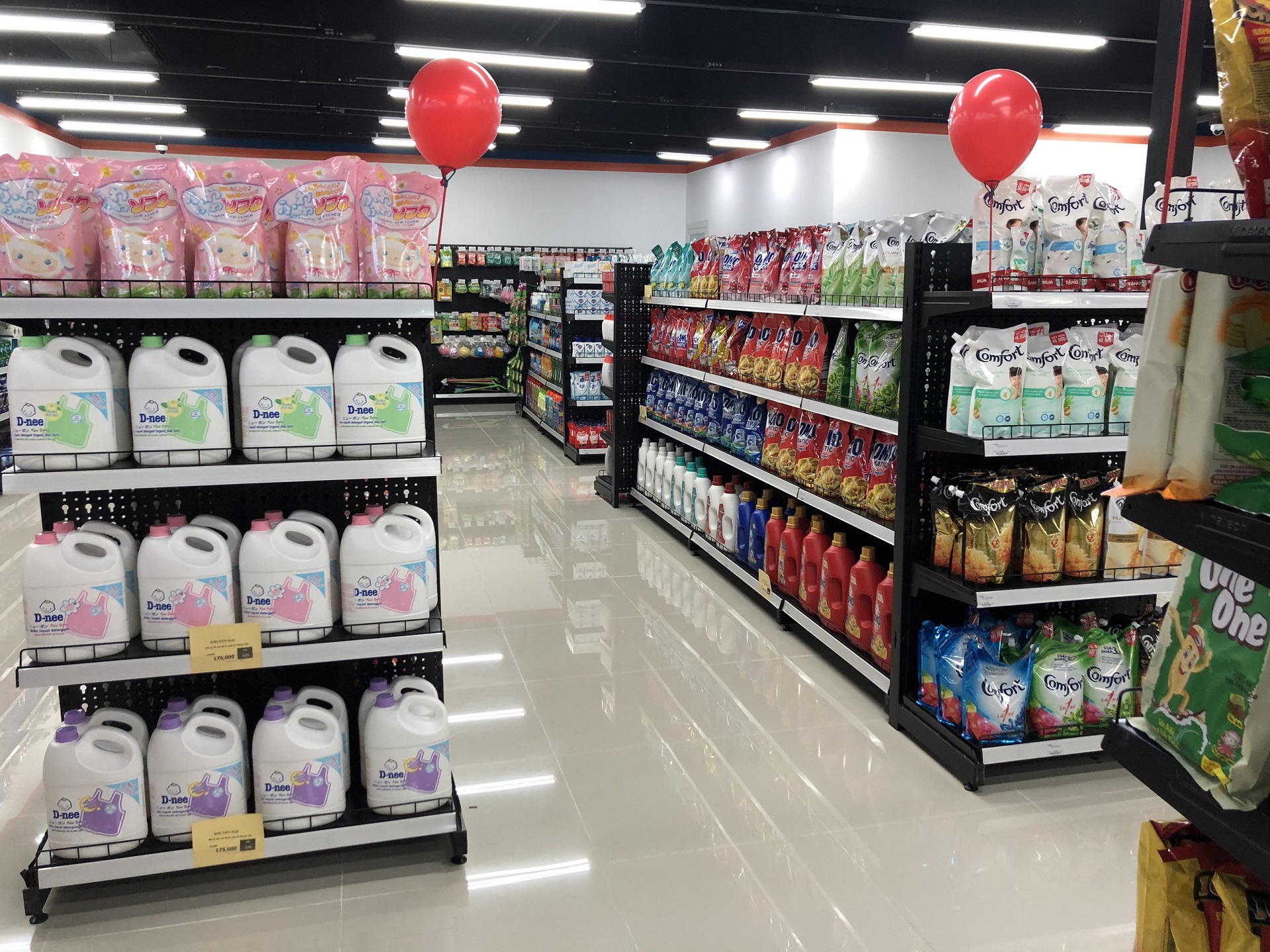 Quầy kệ siêu thị